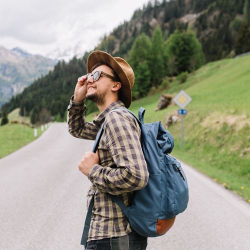 Jak podróżować samodzielnie, a nie czuć się samotnym?